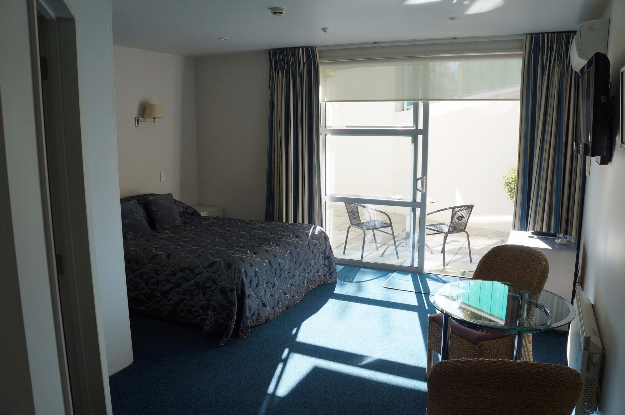 Beaches Nelson Esterno foto A typical motel room