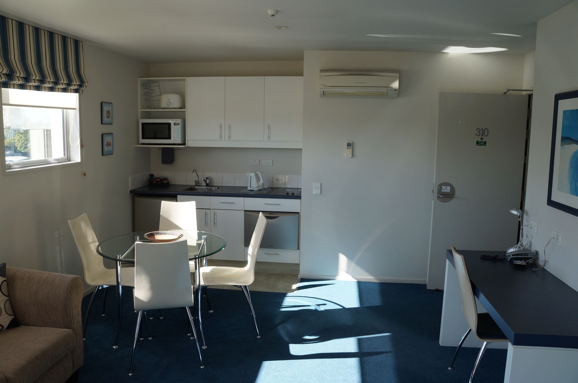 Beaches Nelson Esterno foto A typical one-bedroom apartment at the University of Canterbury