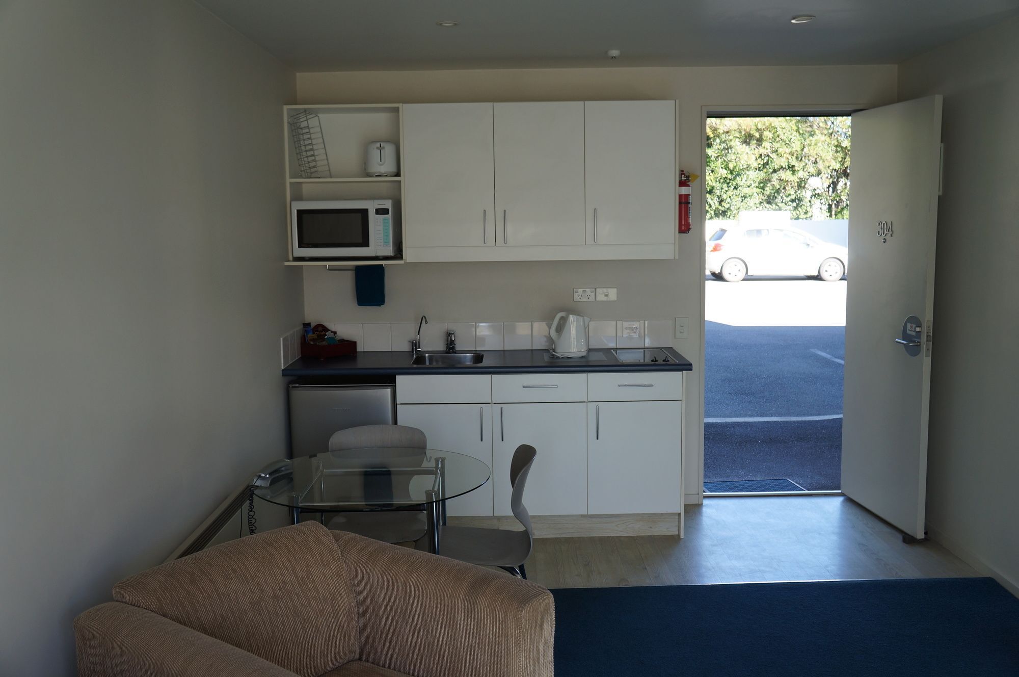 Beaches Nelson Esterno foto A typical studio apartment