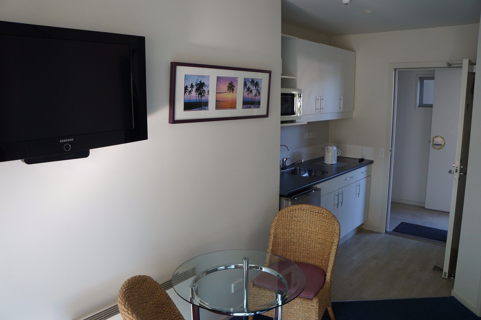 Beaches Nelson Esterno foto A typical studio apartment